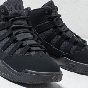 Jordan MAX AURA shoes black . youth 5.5